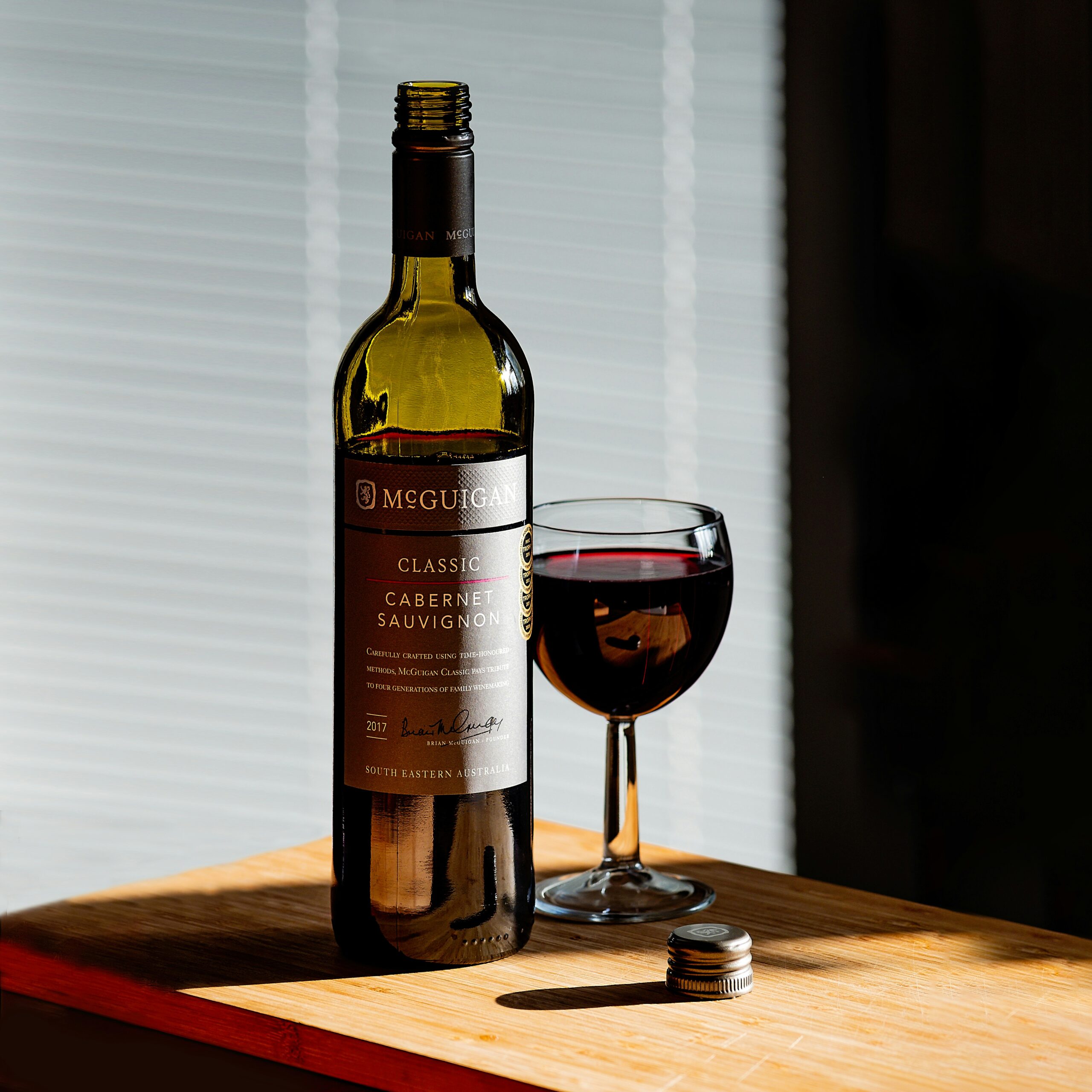 Sklenka červeného vína Cabernet Sauvignon